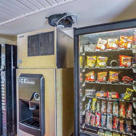 Econo Lodge Huntington - Barboursville University Area Екстер'єр фото
