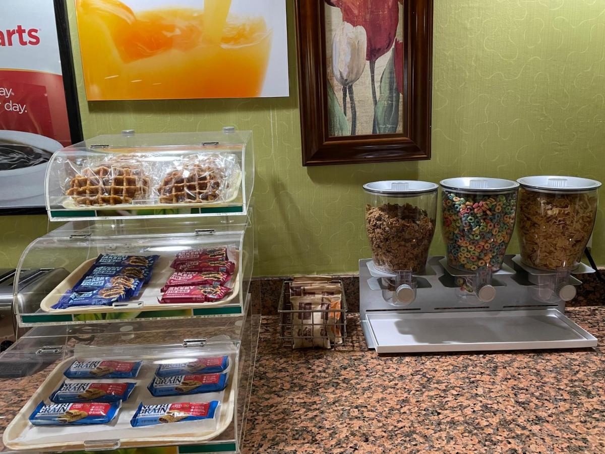 Econo Lodge Huntington - Barboursville University Area Екстер'єр фото