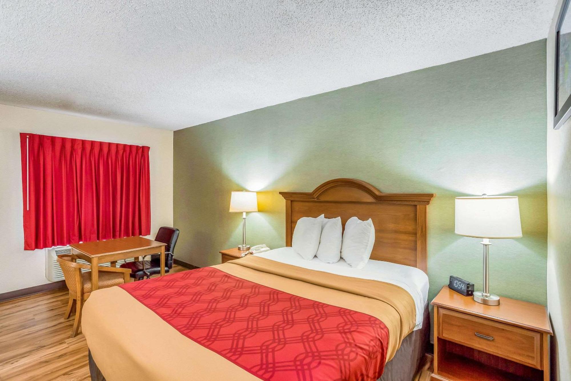 Econo Lodge Huntington - Barboursville University Area Екстер'єр фото