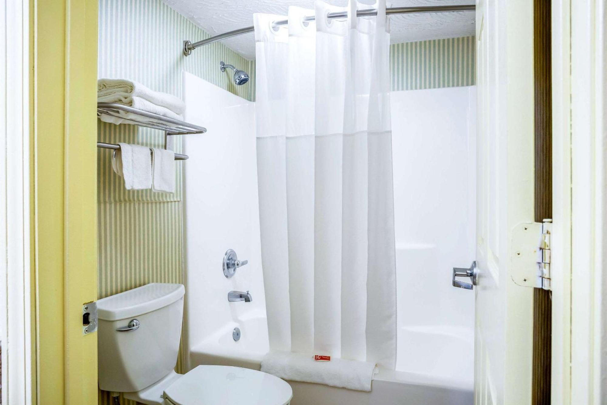 Econo Lodge Huntington - Barboursville University Area Екстер'єр фото