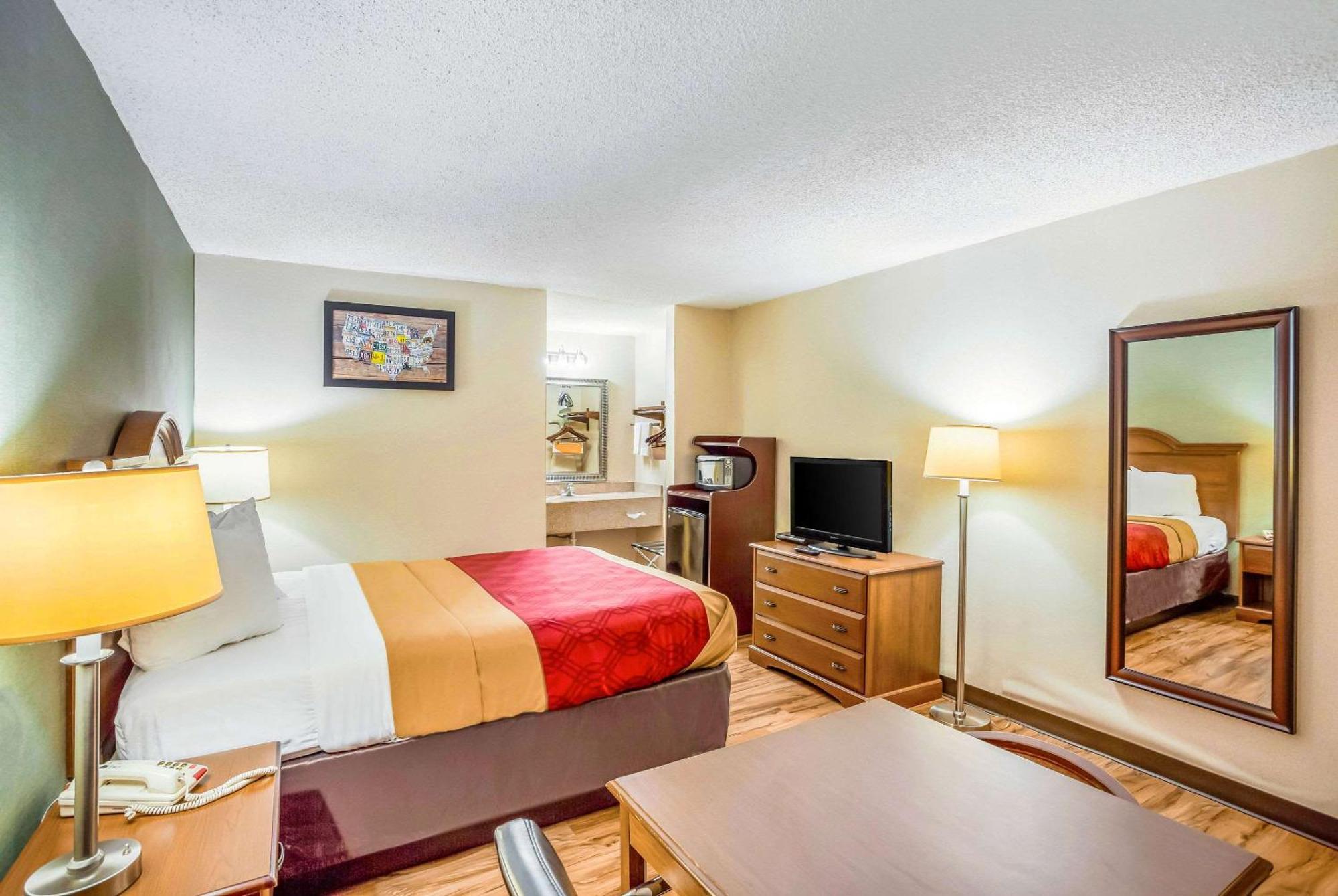 Econo Lodge Huntington - Barboursville University Area Екстер'єр фото