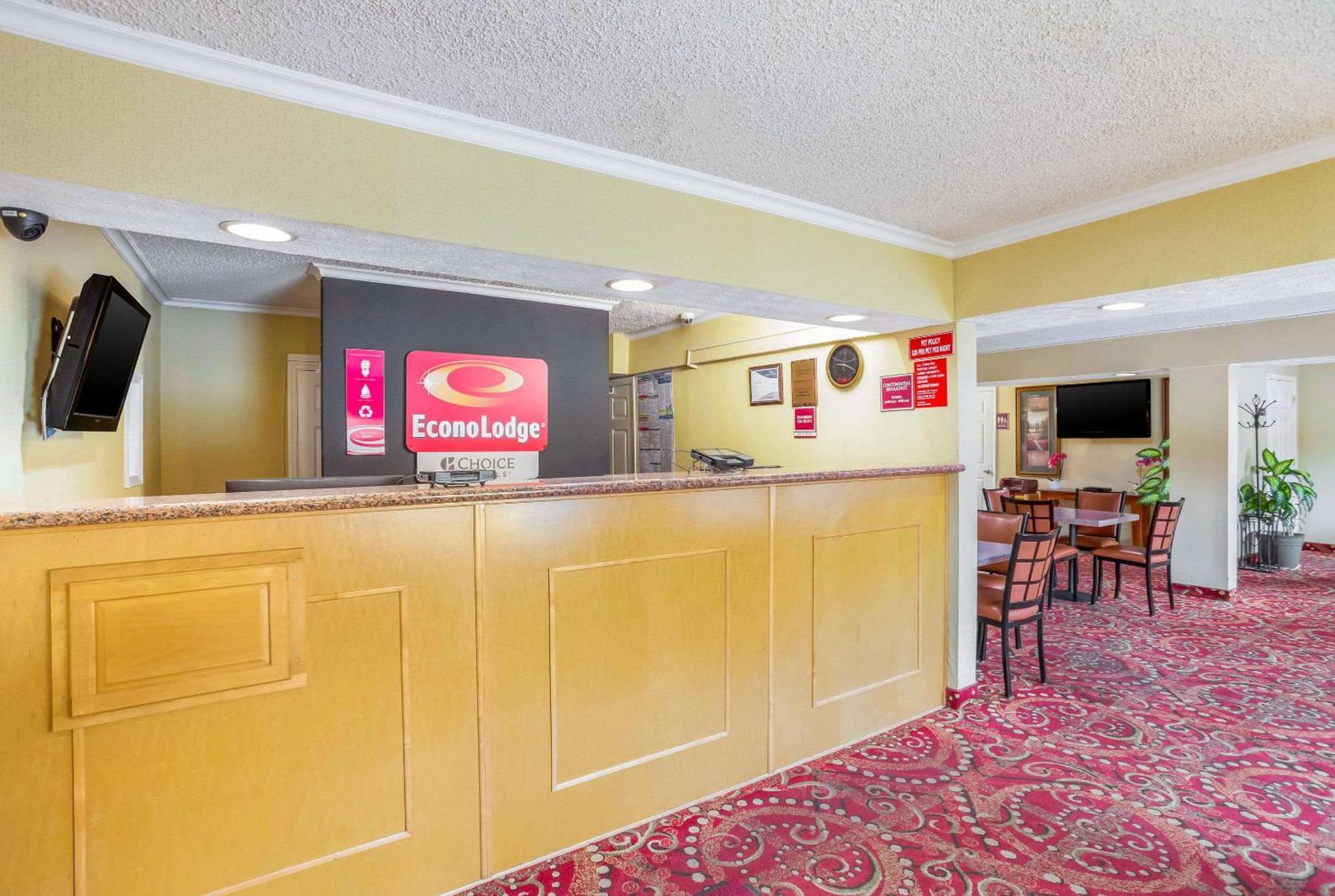 Econo Lodge Huntington - Barboursville University Area Екстер'єр фото