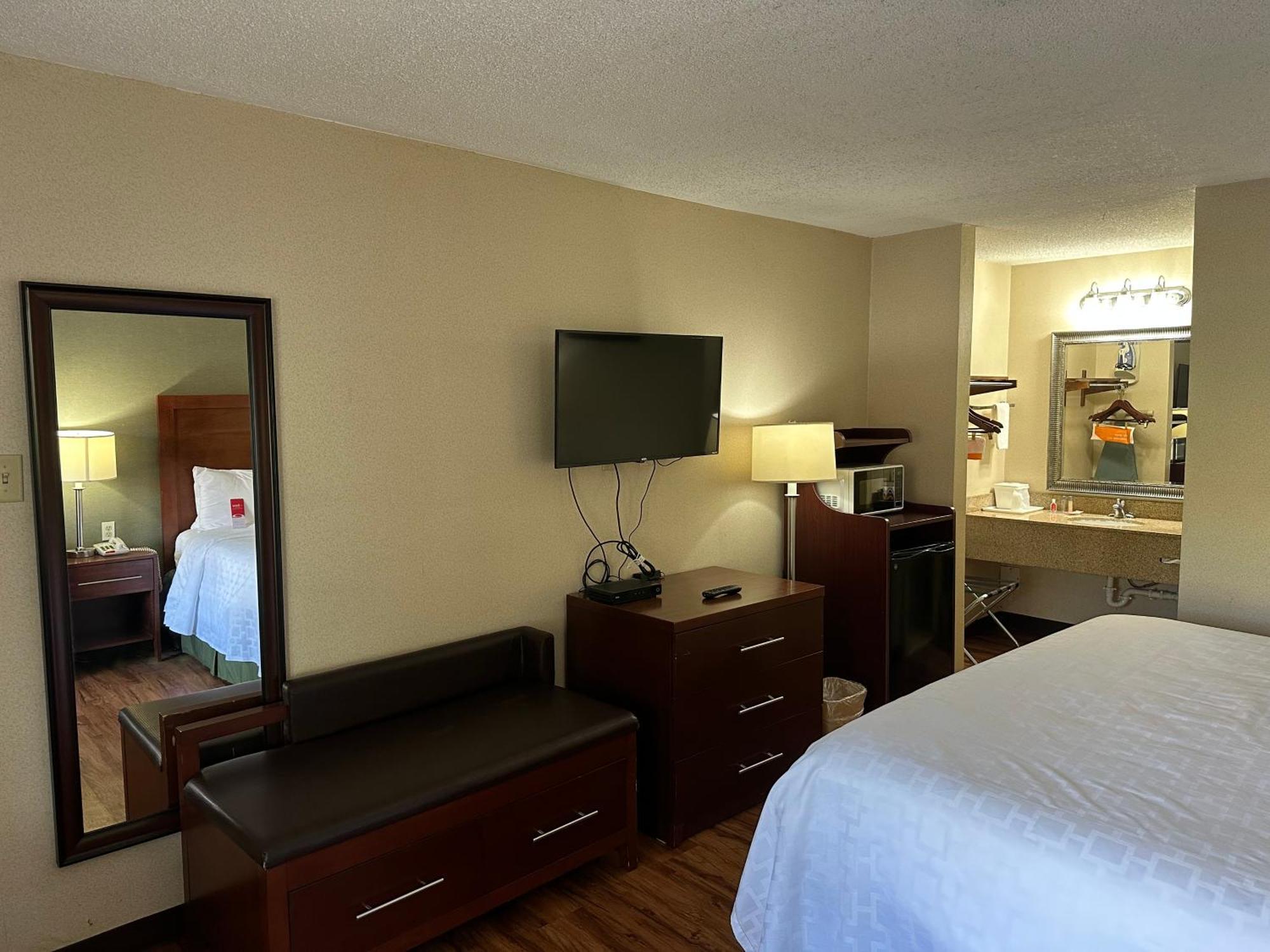 Econo Lodge Huntington - Barboursville University Area Екстер'єр фото