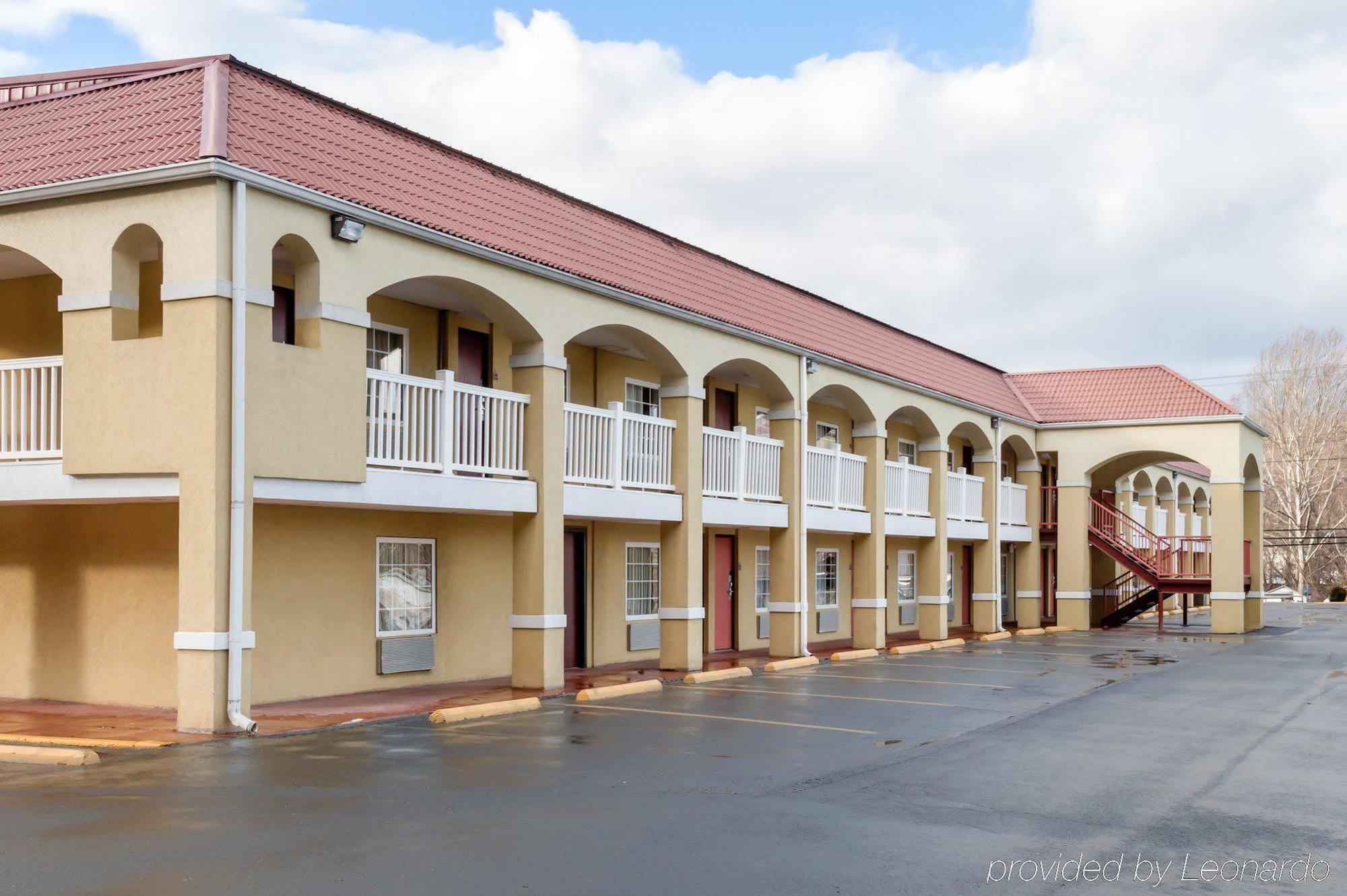 Econo Lodge Huntington - Barboursville University Area Екстер'єр фото