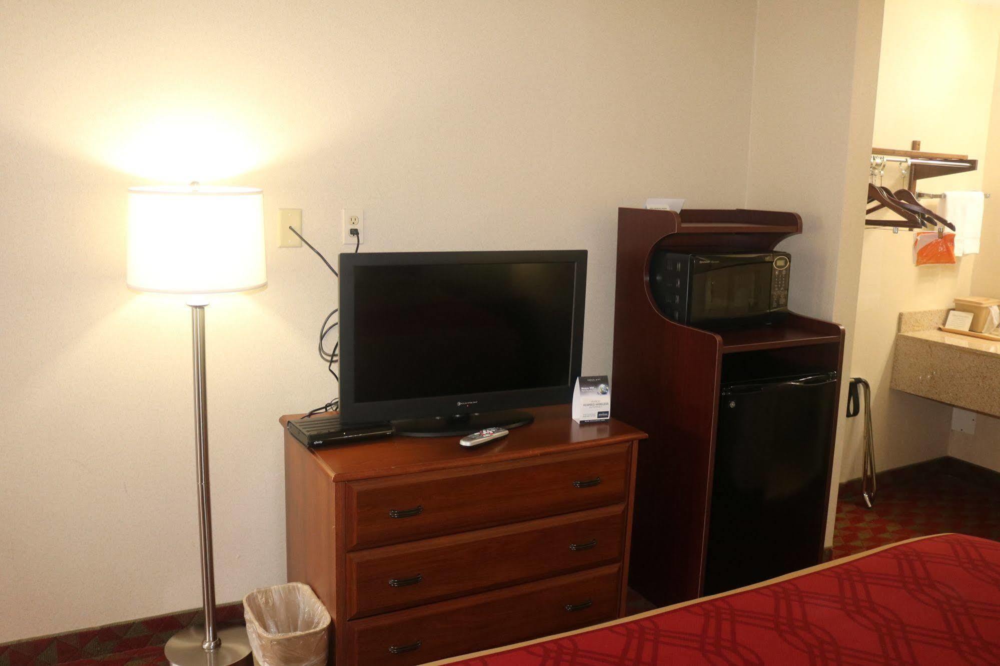 Econo Lodge Huntington - Barboursville University Area Екстер'єр фото