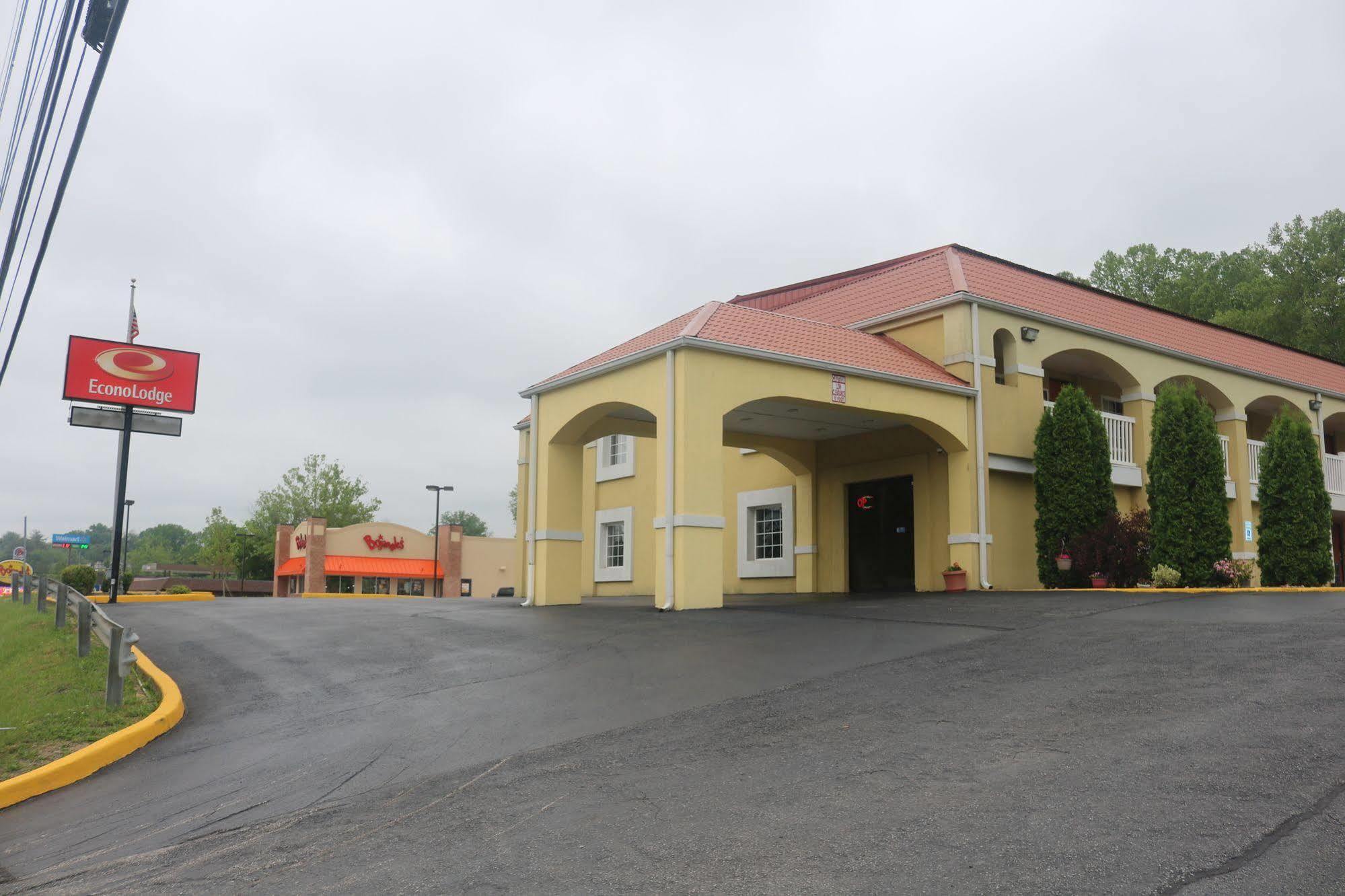 Econo Lodge Huntington - Barboursville University Area Екстер'єр фото