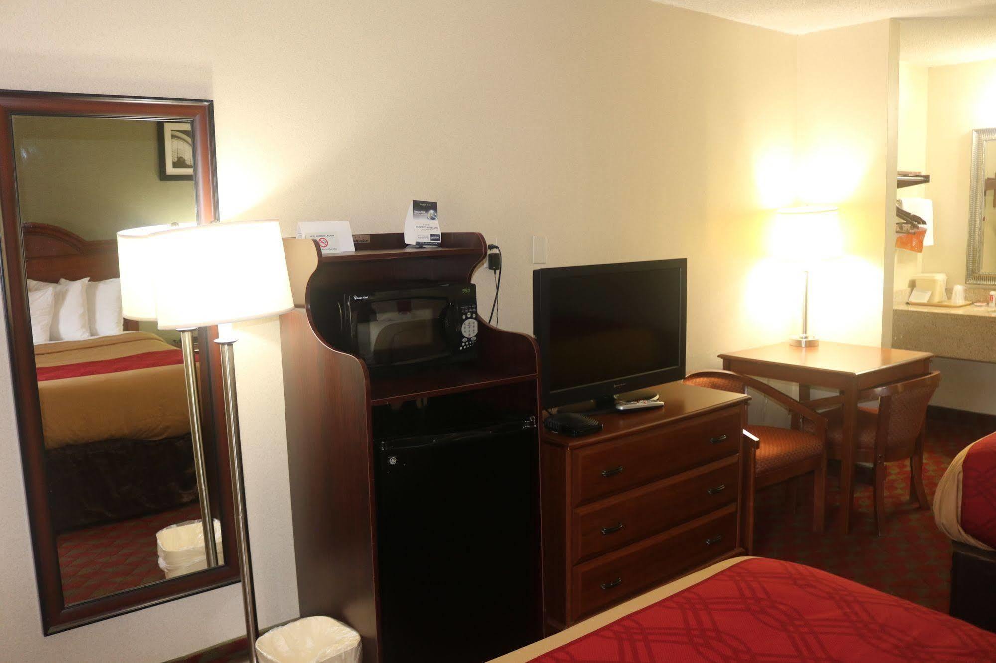 Econo Lodge Huntington - Barboursville University Area Екстер'єр фото