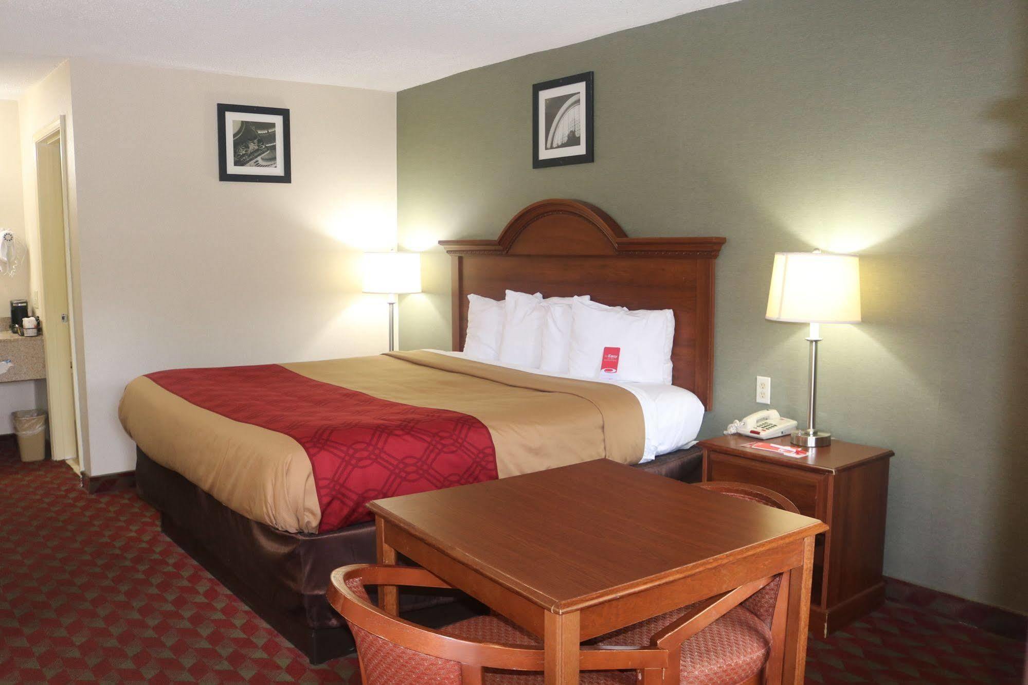 Econo Lodge Huntington - Barboursville University Area Екстер'єр фото