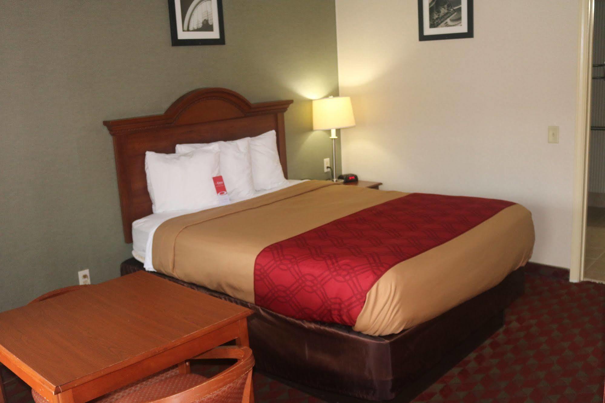 Econo Lodge Huntington - Barboursville University Area Екстер'єр фото