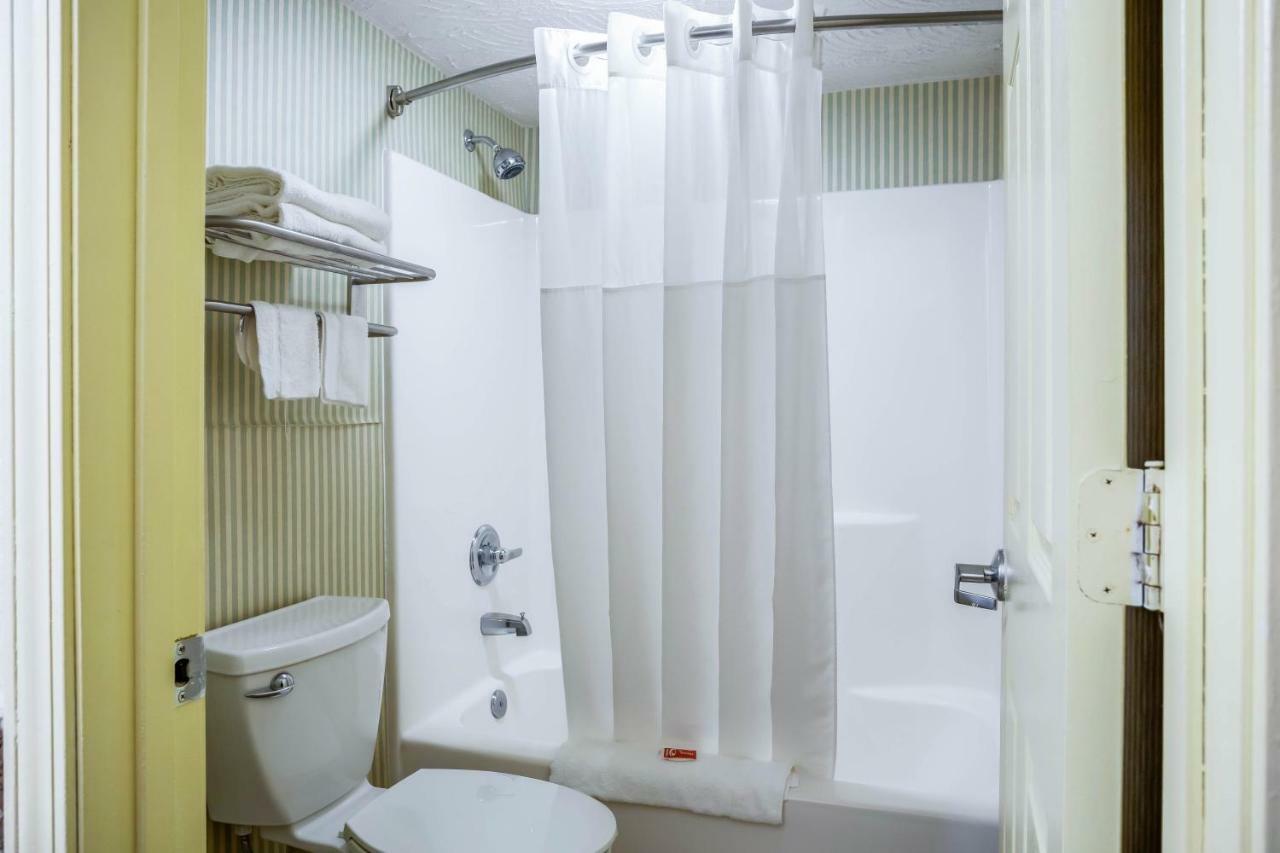 Econo Lodge Huntington - Barboursville University Area Екстер'єр фото